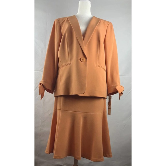 $200 NWT Le Suit Women's Apricot One Button 2-Piece Skirt Suit Size 12 - Picture 1 of 15